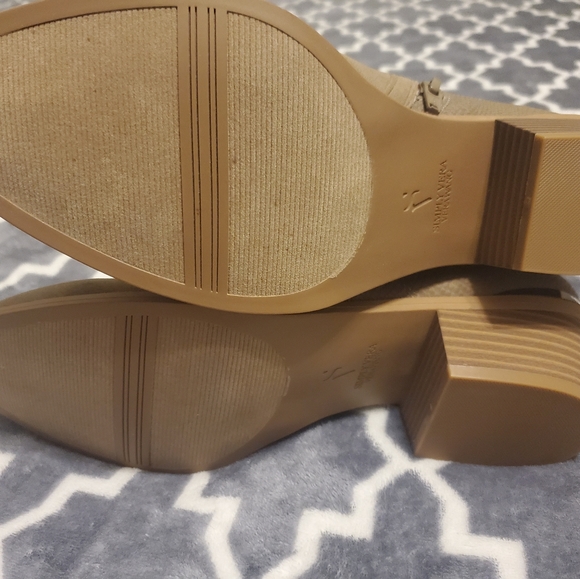 Simply Vera Booties - Picture 2 of 5